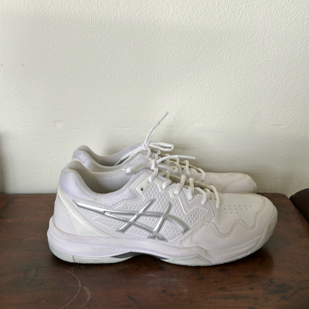 ASICS women’s tennis shoes